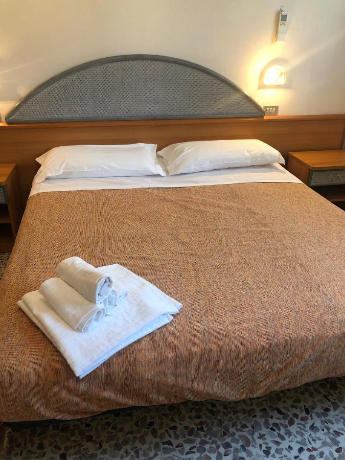 Hotel Del Falco Cervia Buitenkant foto