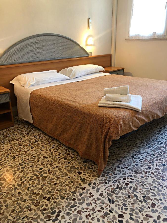 Hotel Del Falco Cervia Buitenkant foto