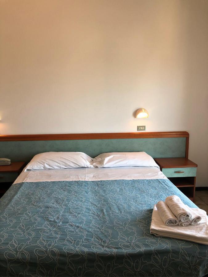 Hotel Del Falco Cervia Buitenkant foto