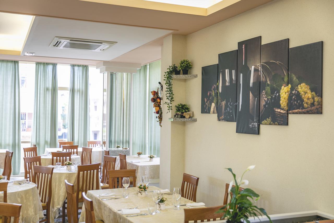 Hotel Del Falco Cervia Buitenkant foto