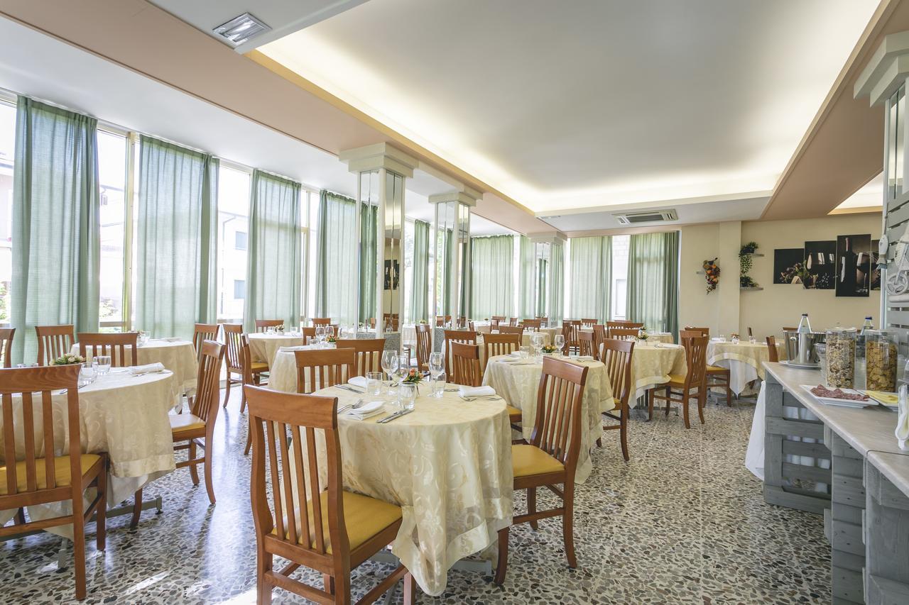 Hotel Del Falco Cervia Buitenkant foto