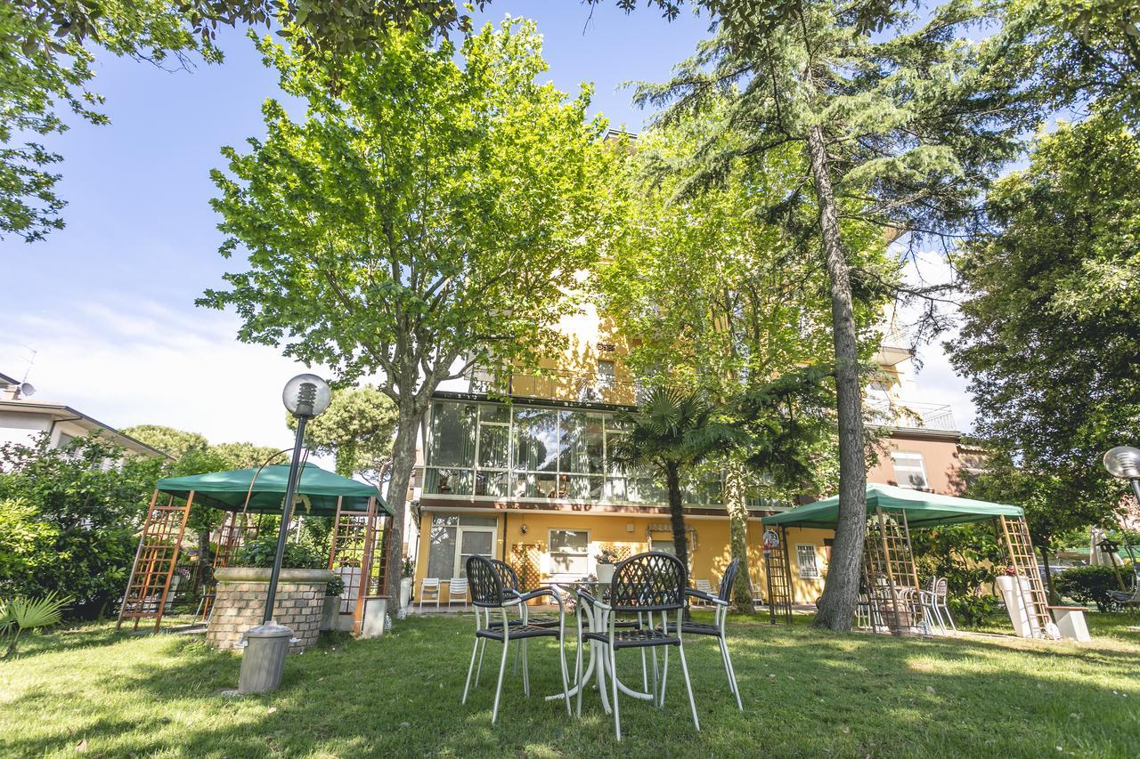 Hotel Del Falco Cervia Buitenkant foto