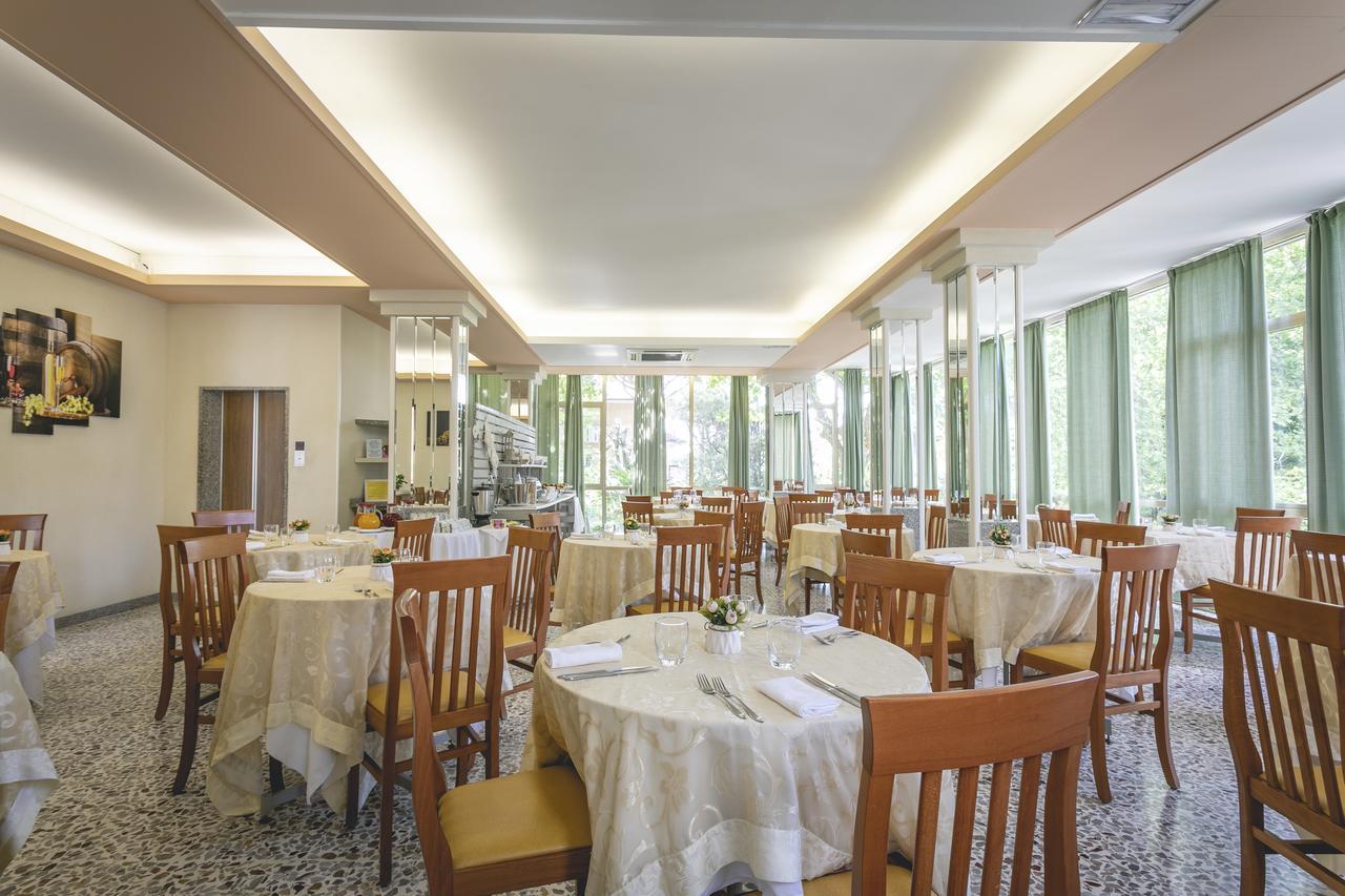 Hotel Del Falco Cervia Buitenkant foto