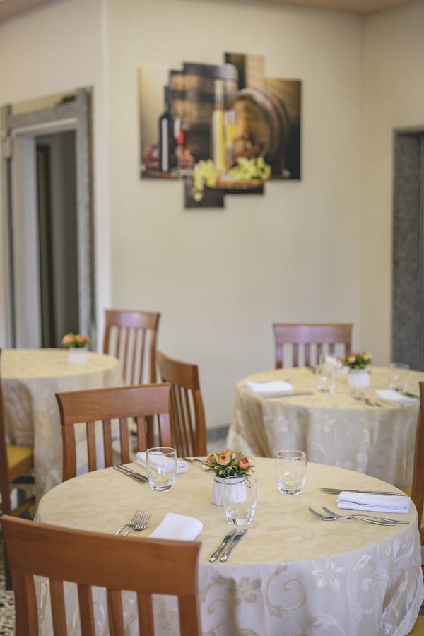 Hotel Del Falco Cervia Buitenkant foto